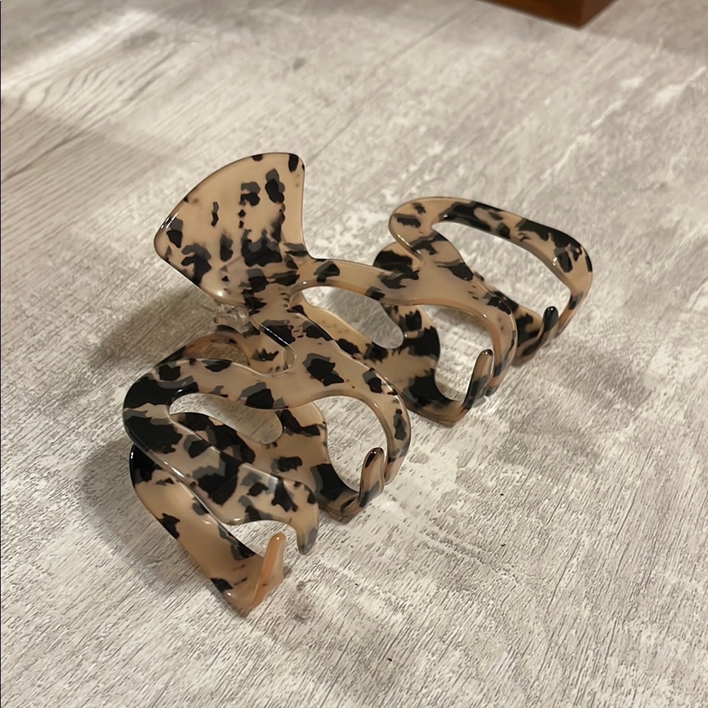 Tortoise Shell Hair Claw Clip